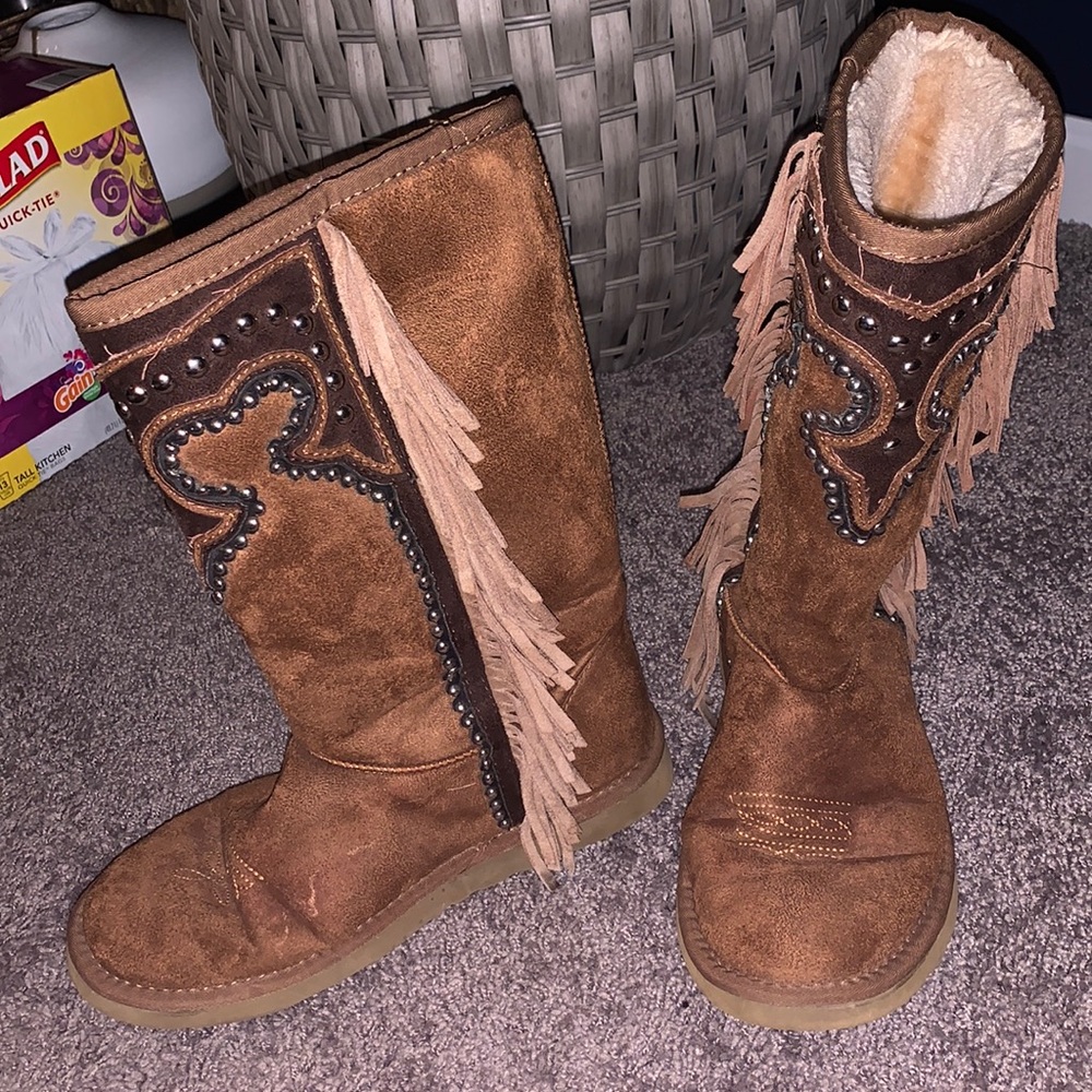 Fringe winter boot